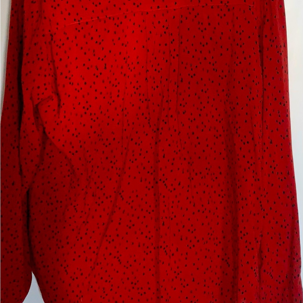 ladies' blouse. - Picture 3 of 3